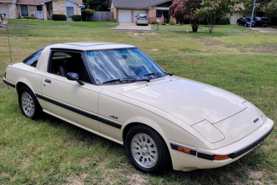 1984 Mazda RX-7 FB sold for $8,084