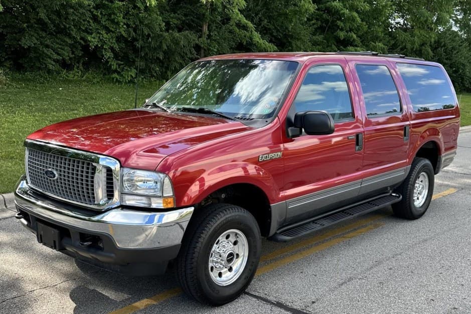 2003 Ford Excursion sold for $33,501