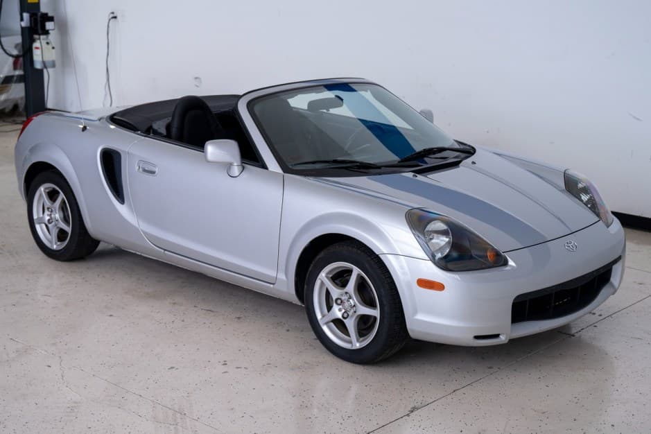 2000 Toyota W30 MR2 sold for $14,000