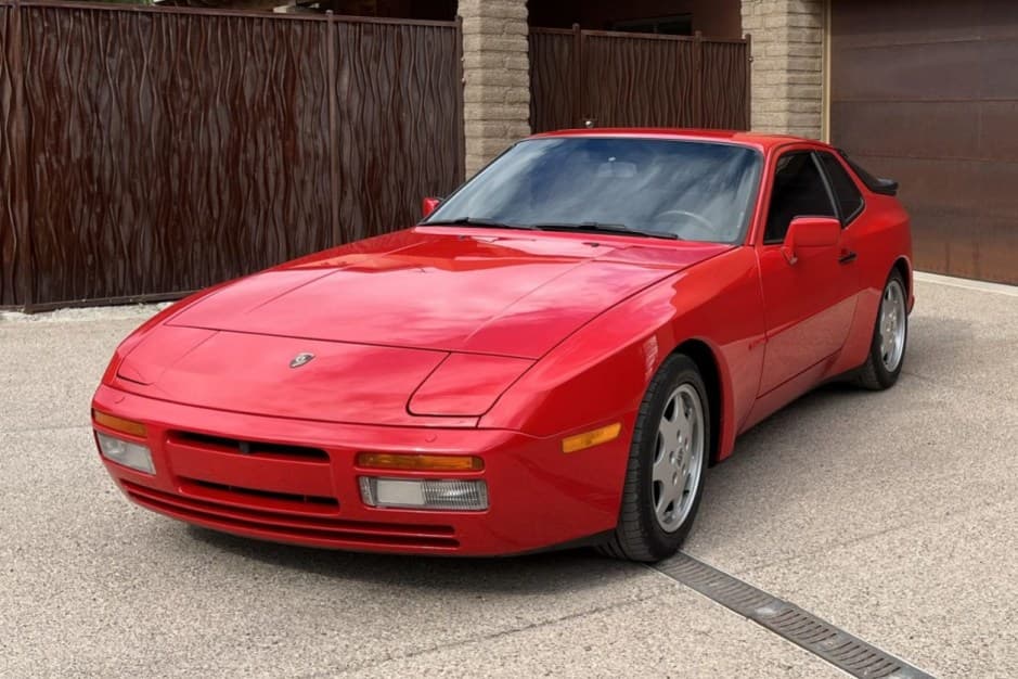 1989 Porsche 944 sold for $28,944