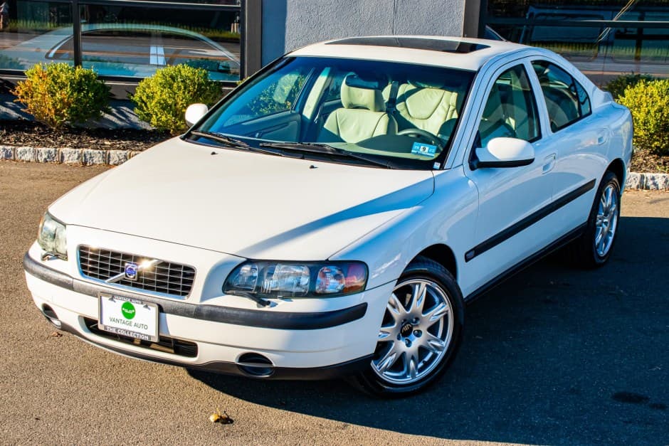 2002 Volvo  sold for $12,500