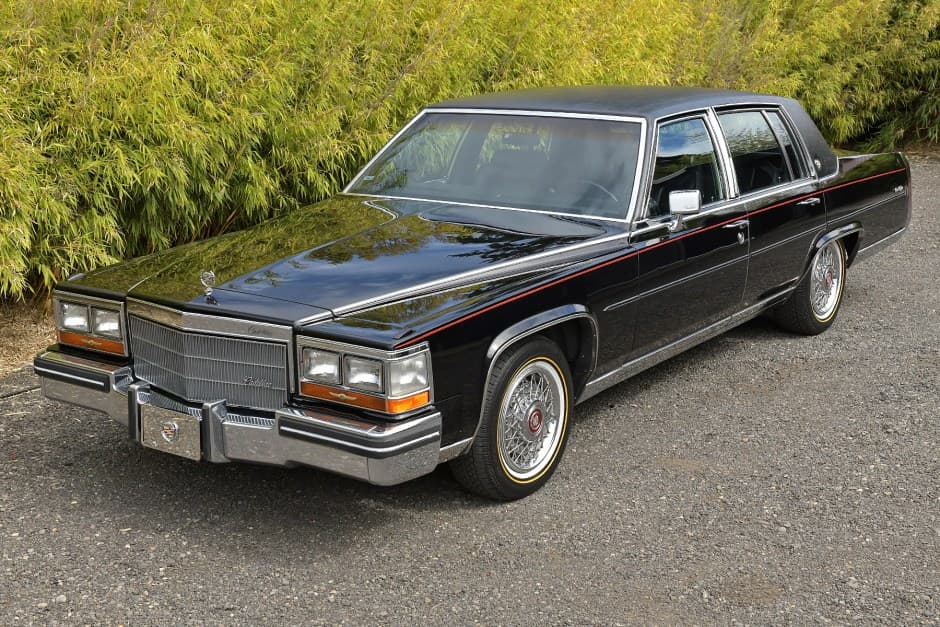 1986 Cadillac Fleetwood 1985-1996 sold for $10,500