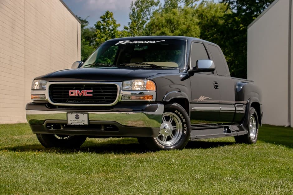 1999 GMC Sierra (GMT800 1999-2007) sold for $20,000