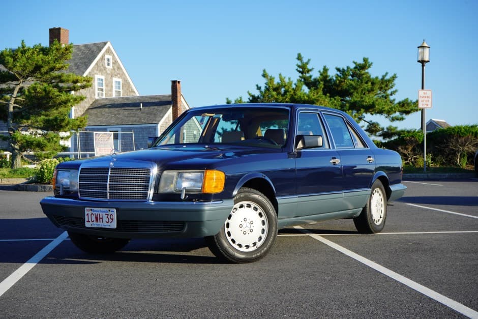 1988 Mercedes-Benz W126 S-Class sold for $9,300
