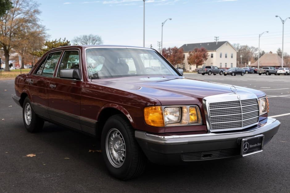 1983 Mercedes-Benz W126 S-Class sold for $11,957