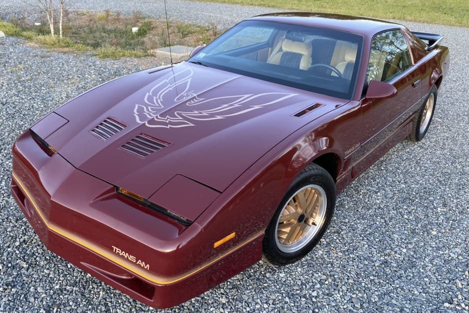 1985 Pontiac Firebird (1982-1992) sold for $8,500