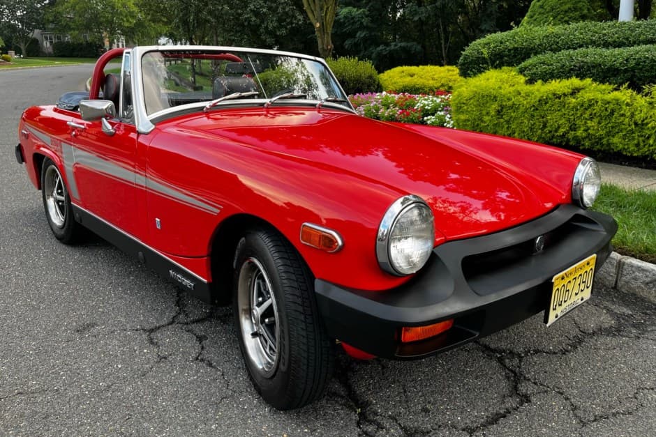 1976 MG Midget sold for $7,100