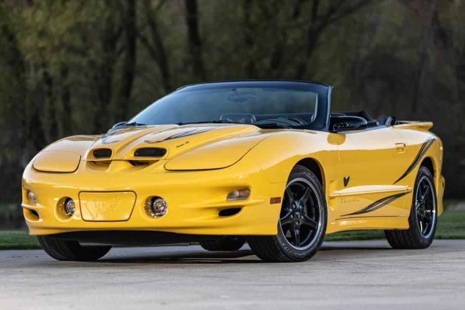 2002 Pontiac Firebird (1993-2002) sold for $23,500