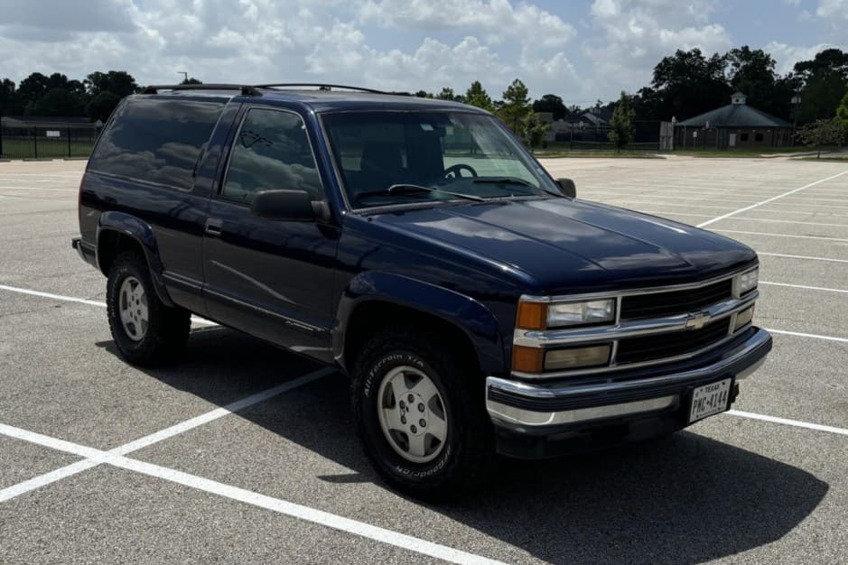 1995 Chevrolet Tahoe GMT400 sold for $11,500
