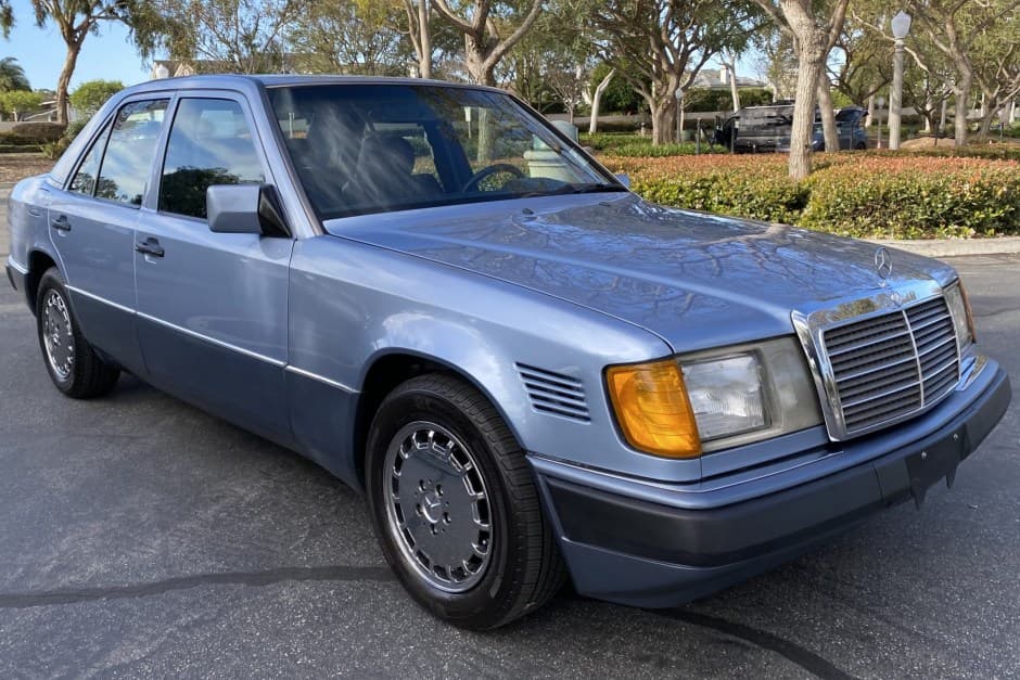 1992 Mercedes-Benz W124 E-Class sold for $9,999