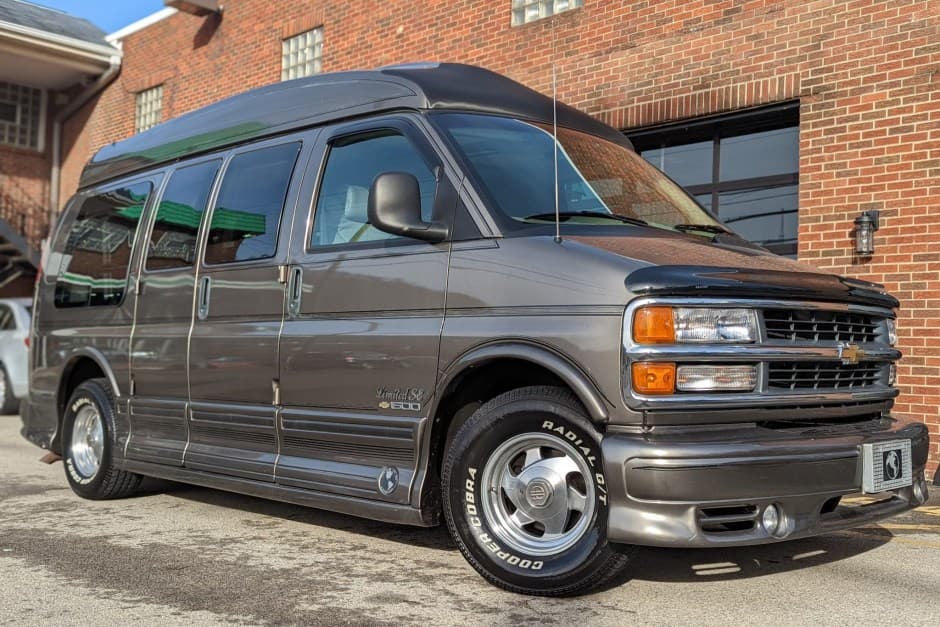 1999 Chevrolet Express sold for $37,500