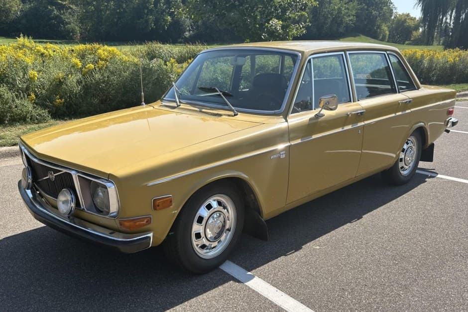 1971 Volvo 140 sold for $2,750