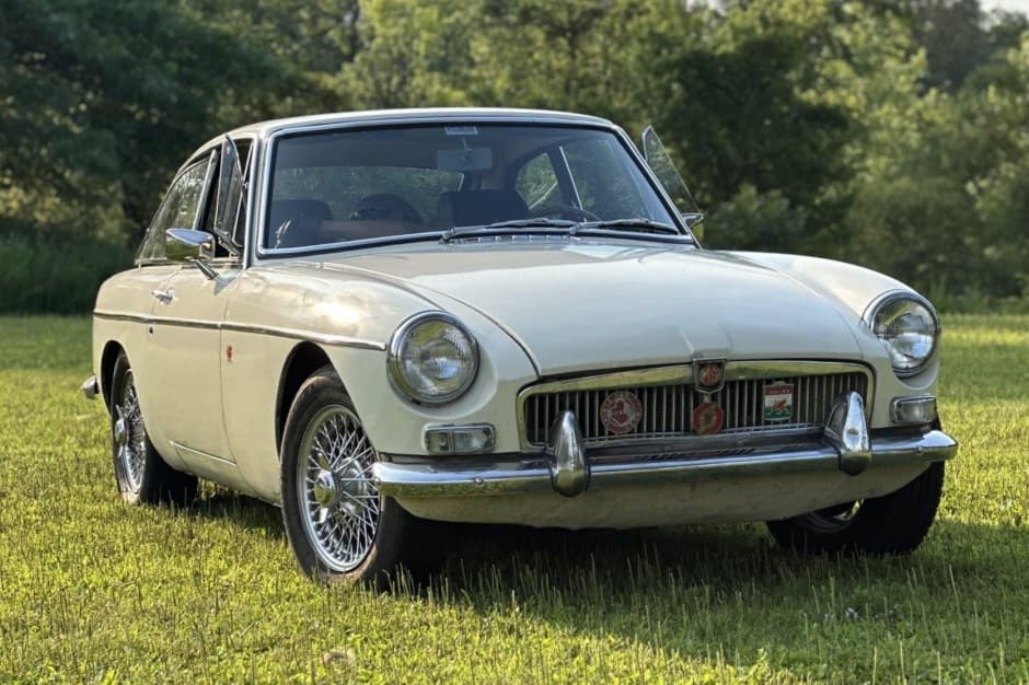 1967 MG MGB sold for $6,400