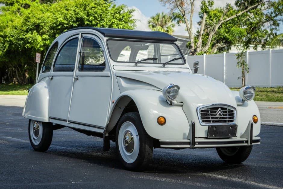 1986 Citroen 2CV sold for $16,475
