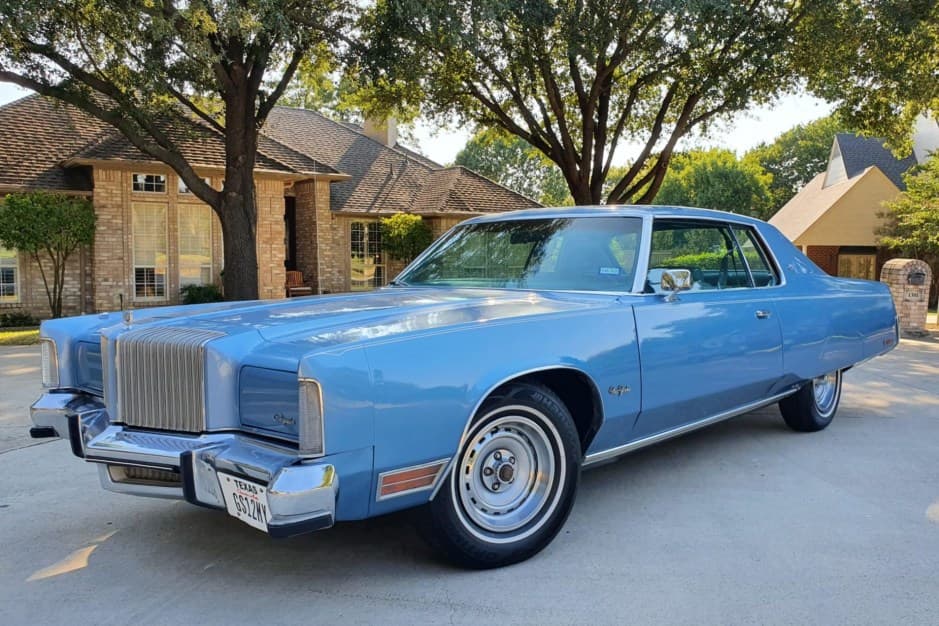 1977 Chrysler New Yorker sold for $5,500