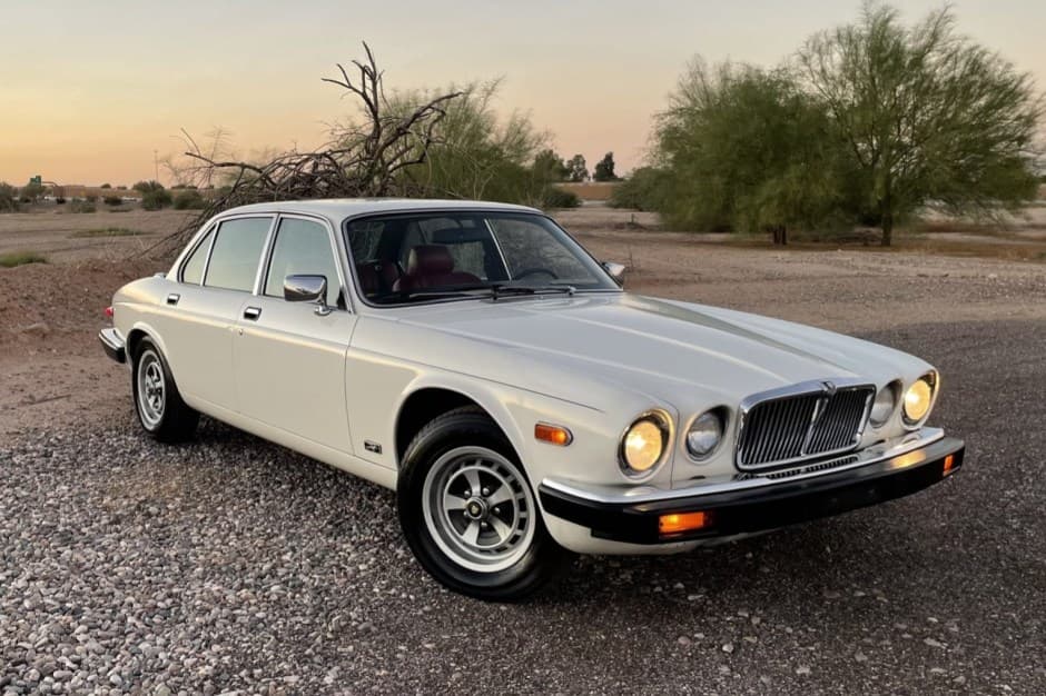1981 Jaguar XJ Series 3 (1980-1992) sold for $15,250