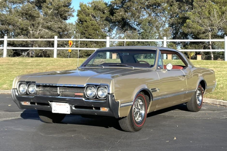 1966 Oldsmobile 442 sold for $34,000