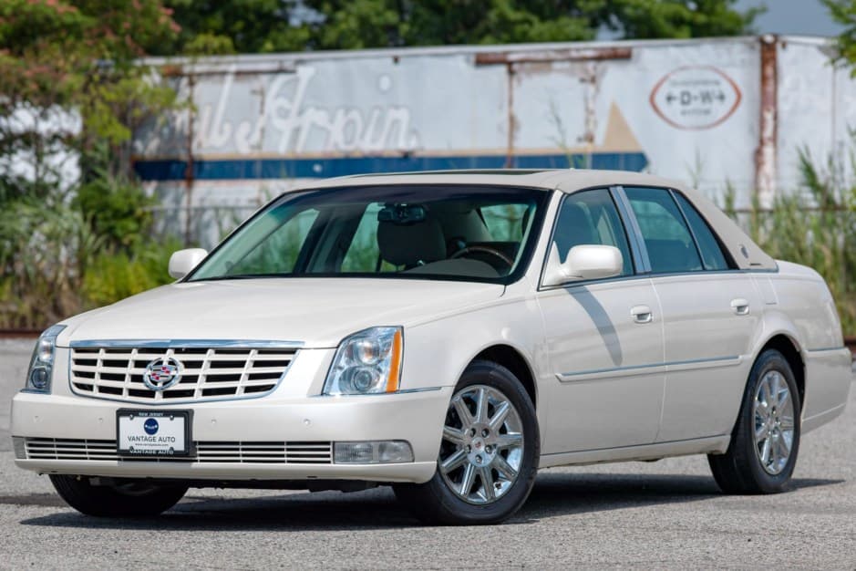 2011 Cadillac DTS sold for $17,250