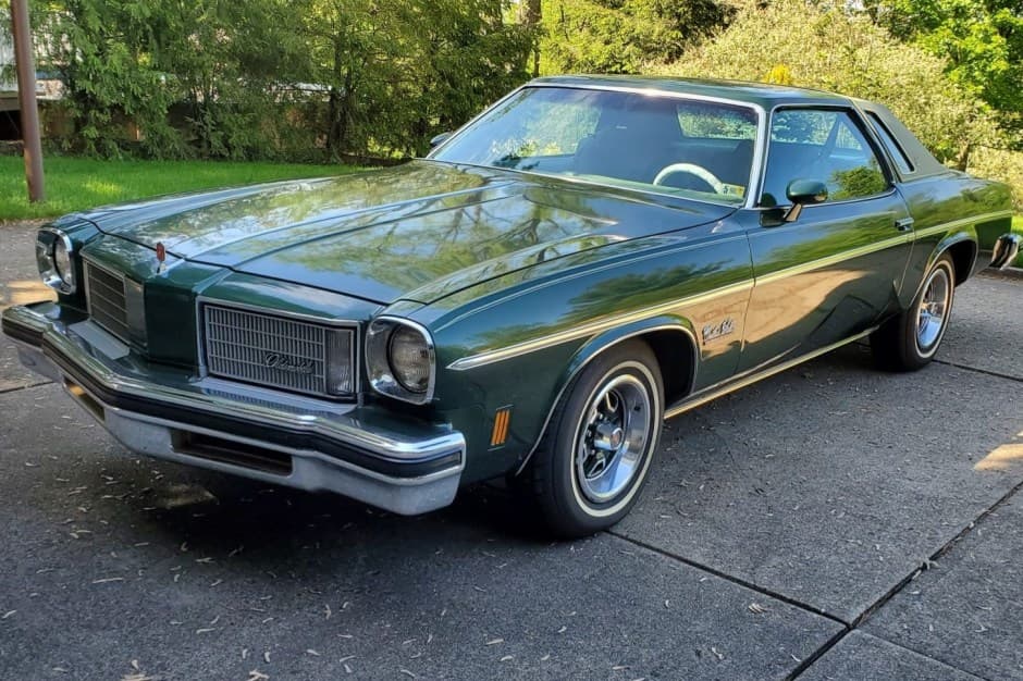 1975 Oldsmobile Cutlass sold for $10,350
