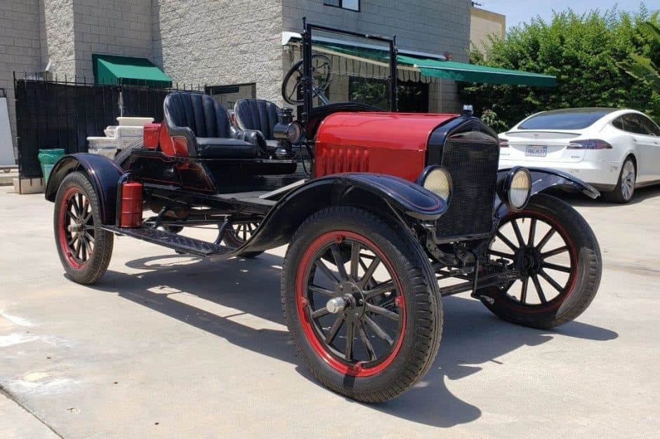 1925 Ford  sold for $3,800