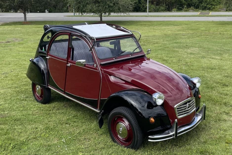 1982 Citroen 2CV sold for $25,222