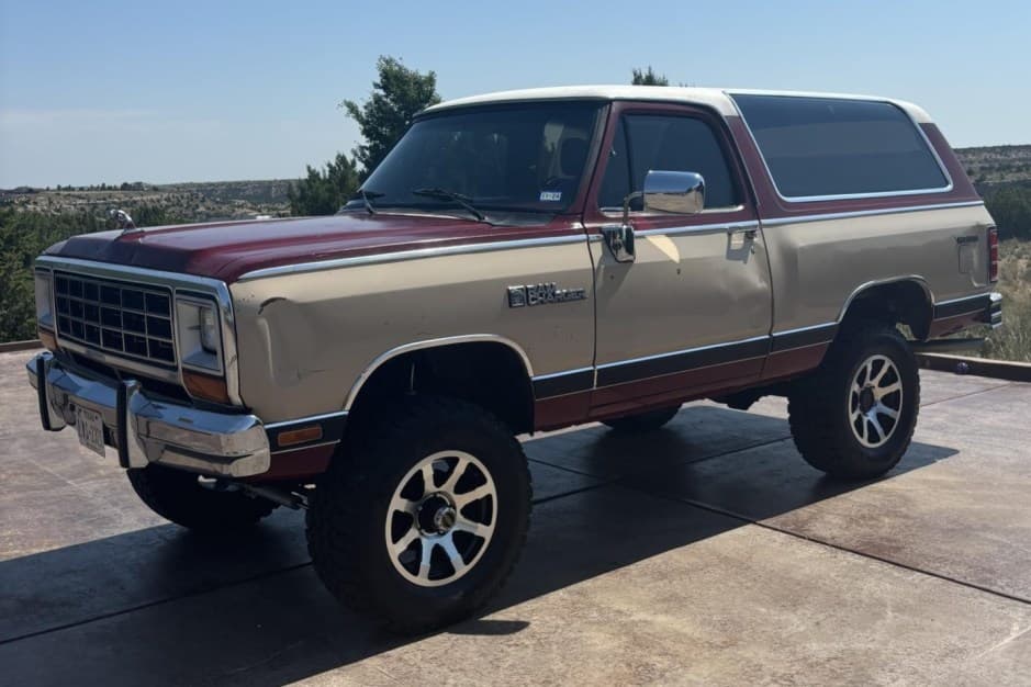 1983 Dodge Ramcharger / Plymouth Trail Duster sold for $7,800