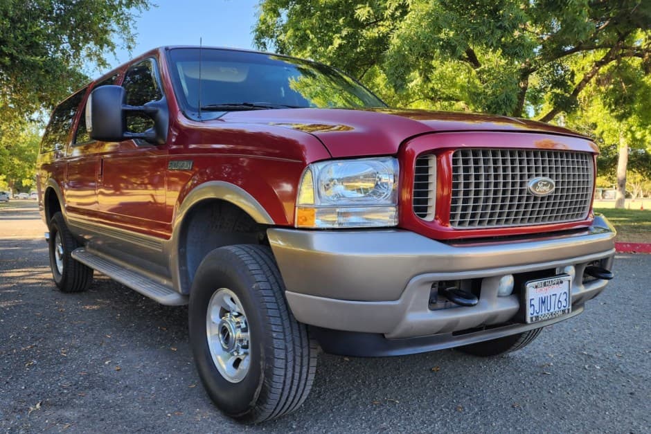 2004 Ford Excursion sold for $27,500