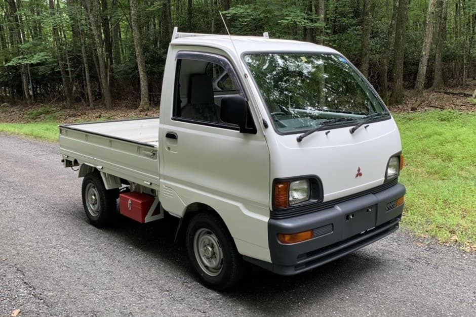 1998 Mitsubishi Minicab sold for $7,000