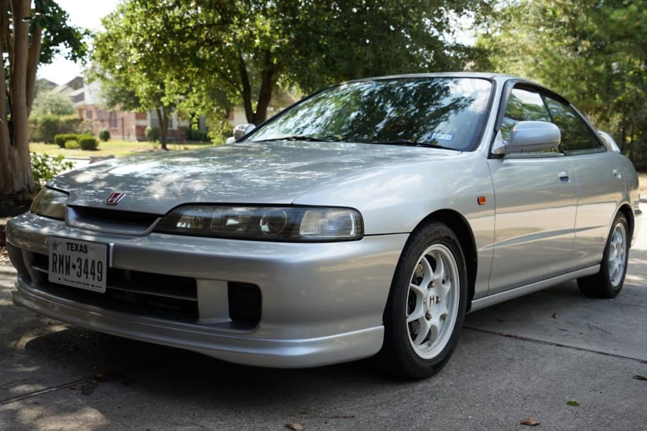 1995 Acura Integra Type R sold for $18,000
