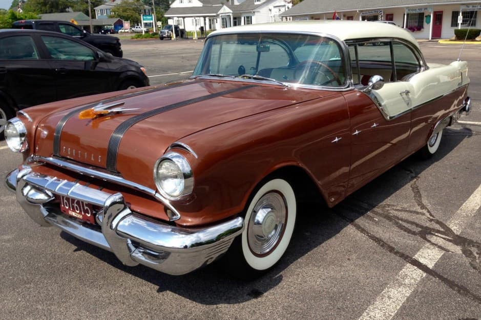 1955 Pontiac Catalina sold for $29,150
