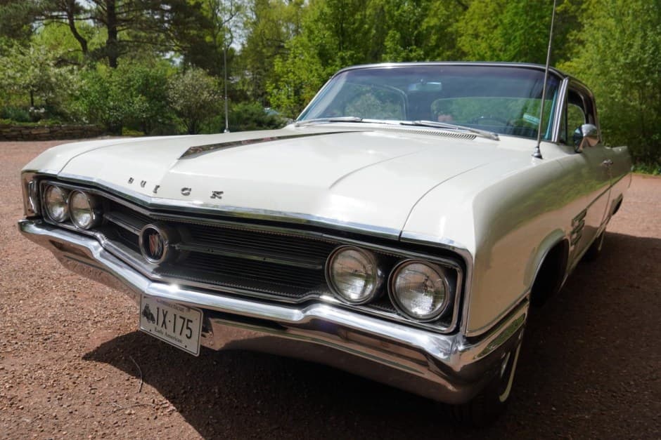 1964 Buick Wildcat sold for $10,400