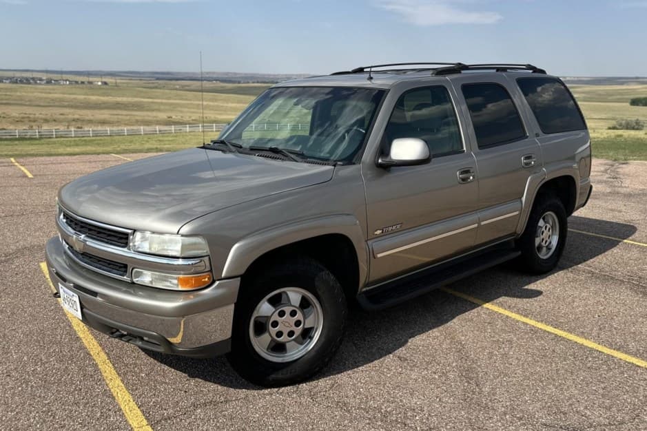 2002 Chevrolet Tahoe GMT800 sold for $16,501