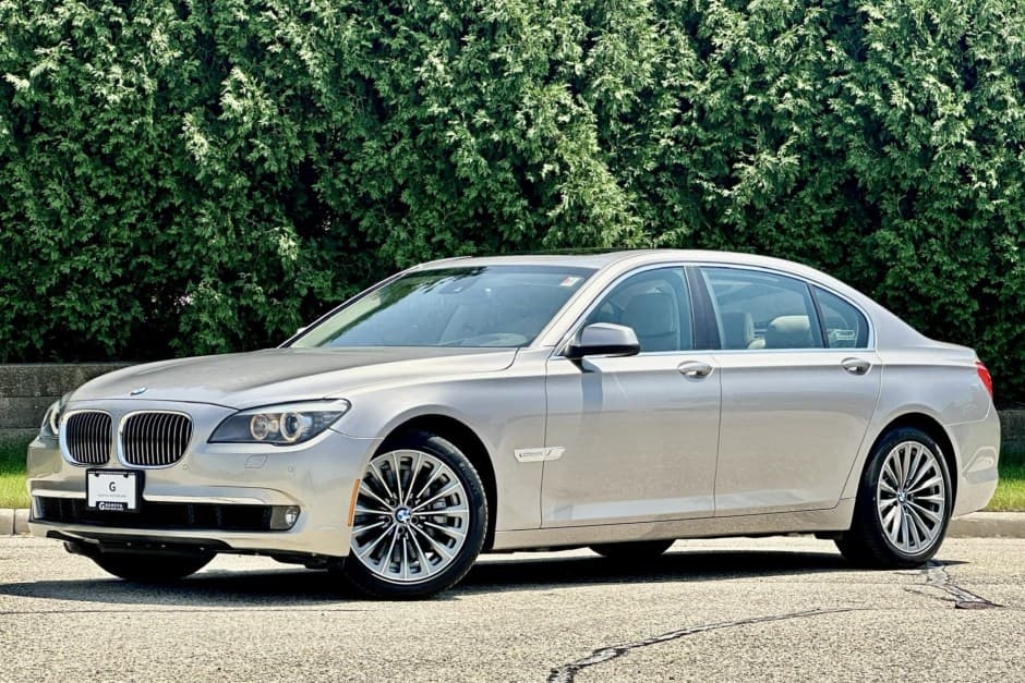 2011 BMW F01/F02 7-Series sold for $18,577