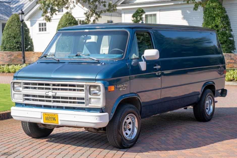 1990 Chevrolet G-Series Van sold for $12,500