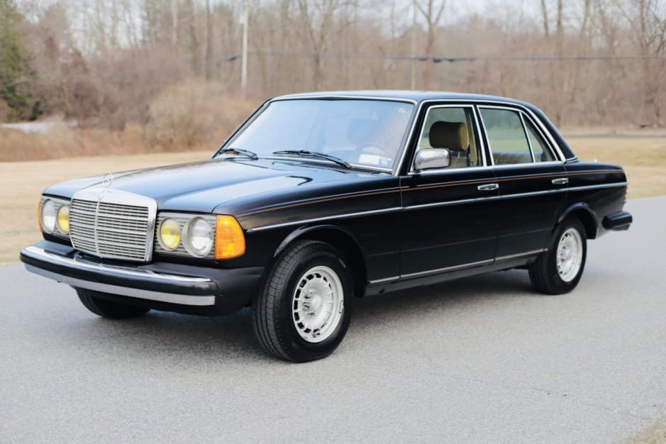 1983 Mercedes-Benz W123 sold for $13,250