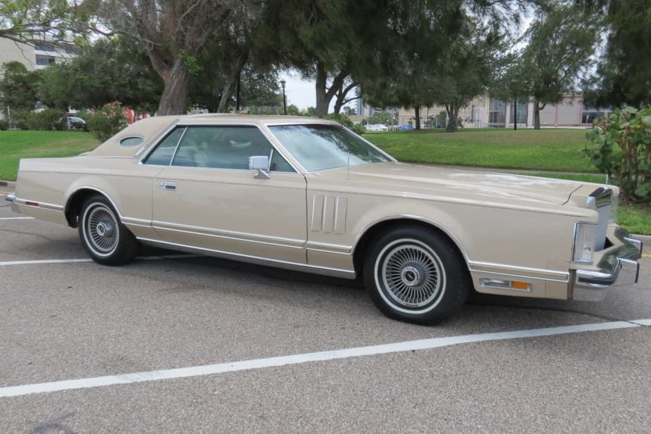 1978 Lincoln Continental Mark V (1977-1979) sold for $8,700