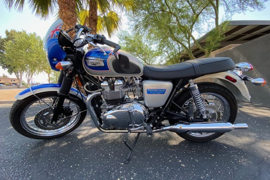 2002 Triumph New Bonneville (2000+) sold for $8,000
