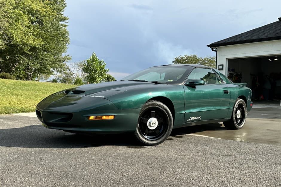 1993 Pontiac Firebird (1993-2002) sold for $13,250