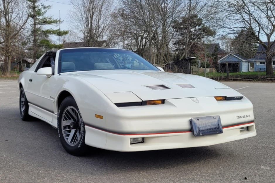 1986 Pontiac Firebird (1982-1992) sold for $5,700