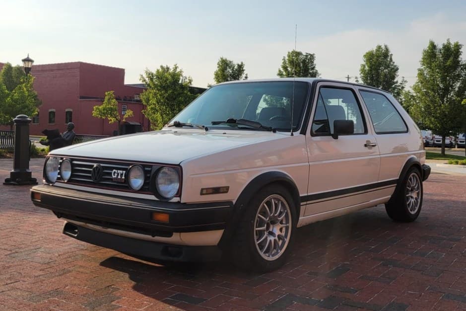 1986 Volkswagen GTI Mk2 sold for $10,750