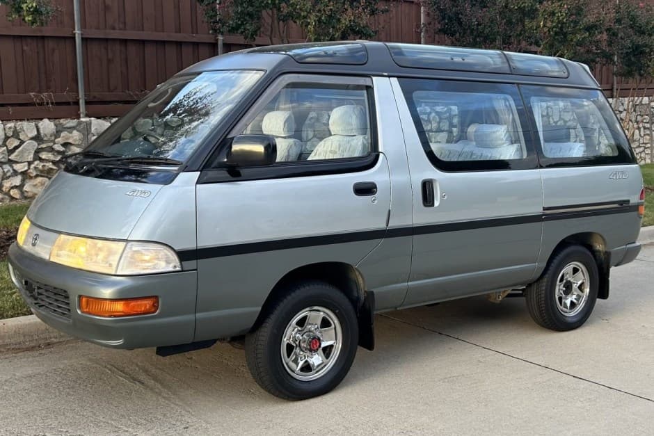 1992 Toyota HiAce sold for $14,250