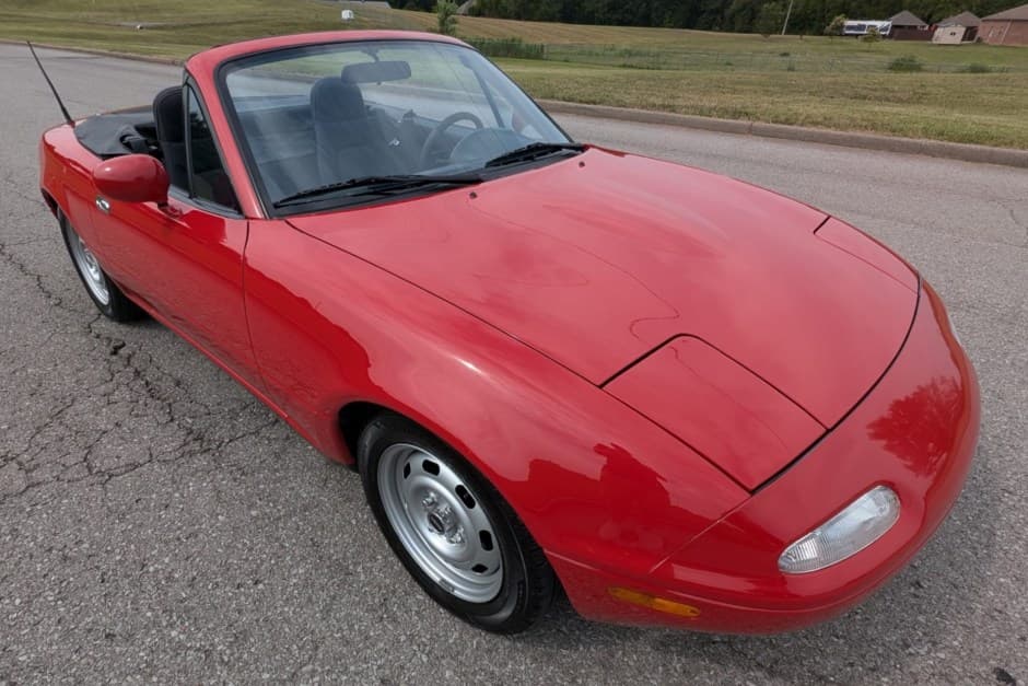 1992 Mazda NA MX-5 Miata sold for $8,800