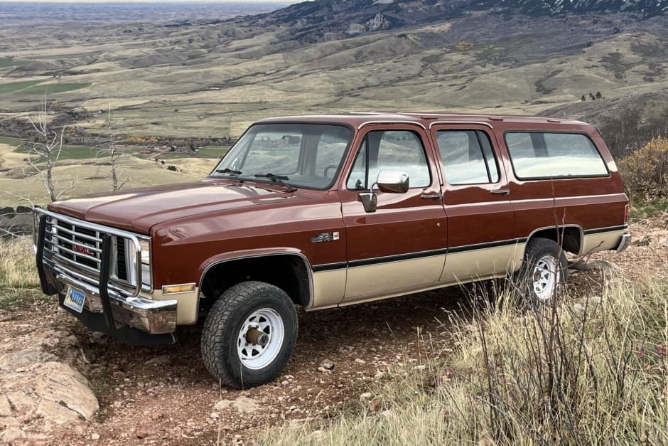 1987 GMC Suburban (1973-1991) sold for $10,500