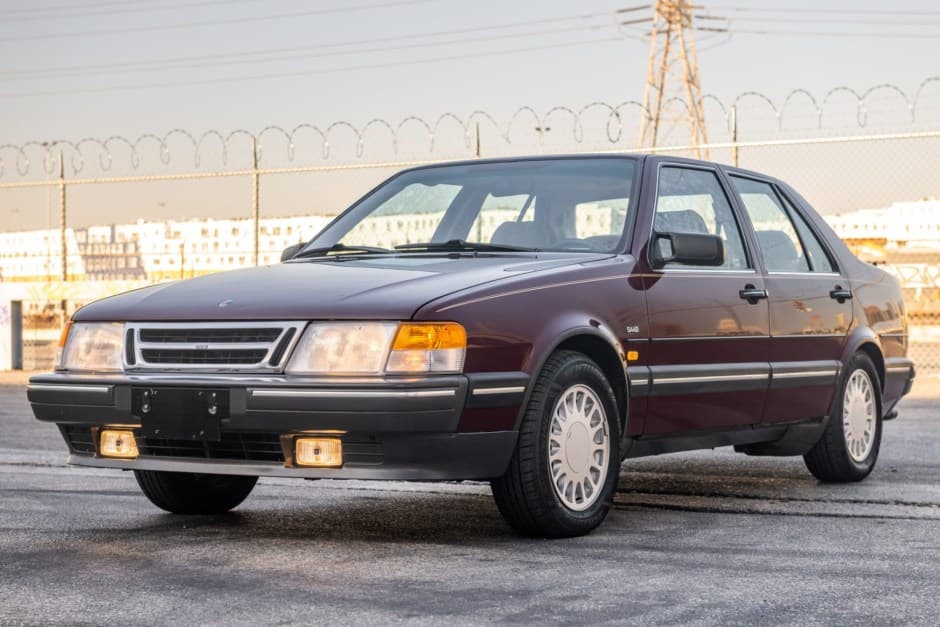 1989 Saab 9000 sold for $8,250