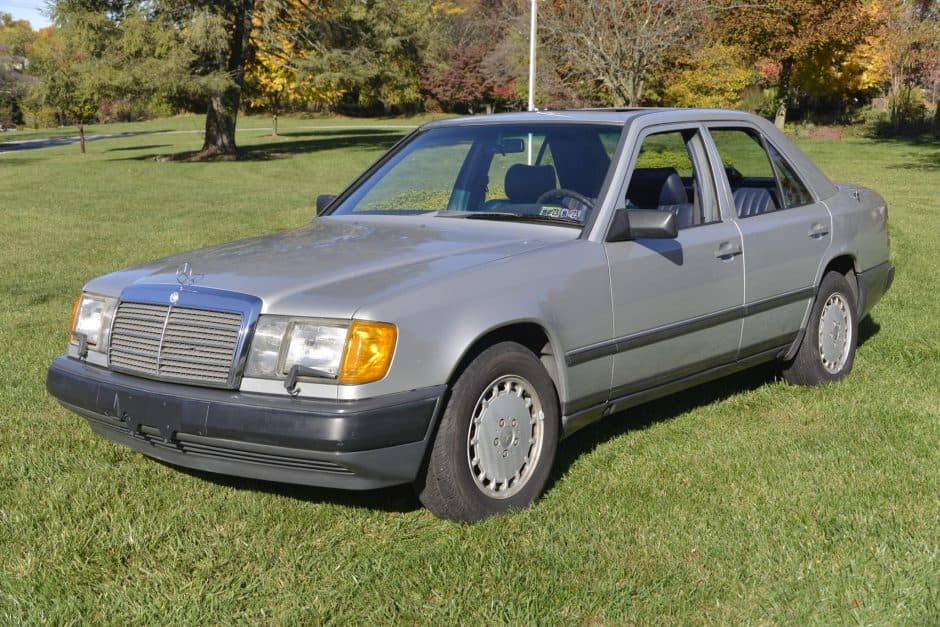 1988 Mercedes-Benz W124 E-Class sold for $5,100