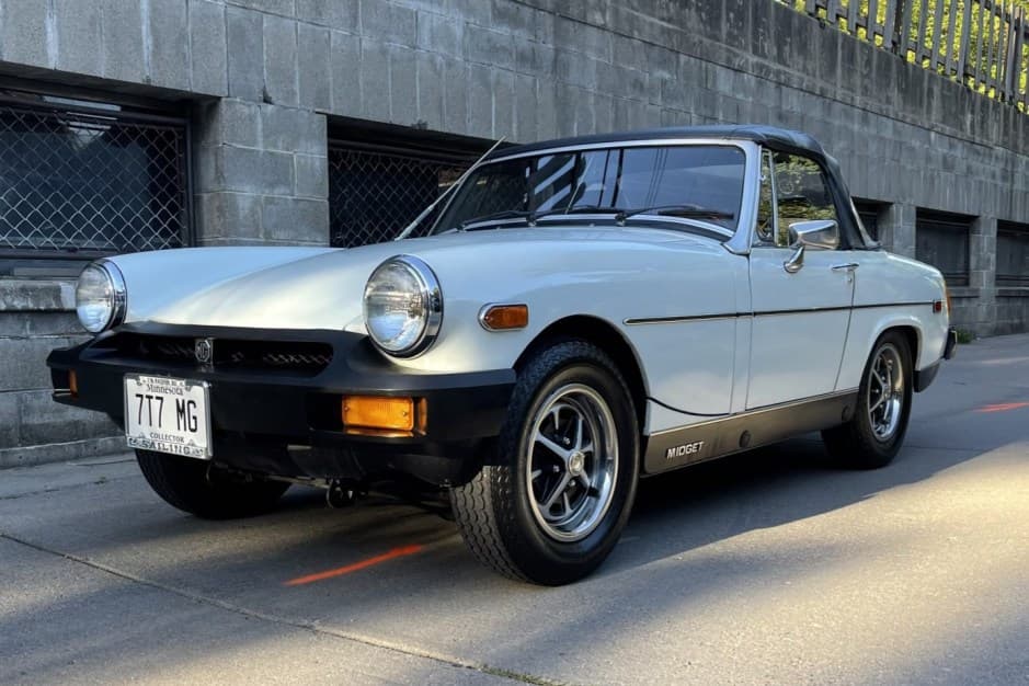 1977 MG Midget sold for $7,075