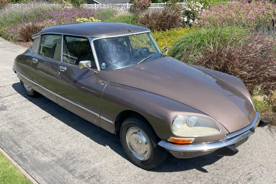 1975 Citroen DS sold for $33,000
