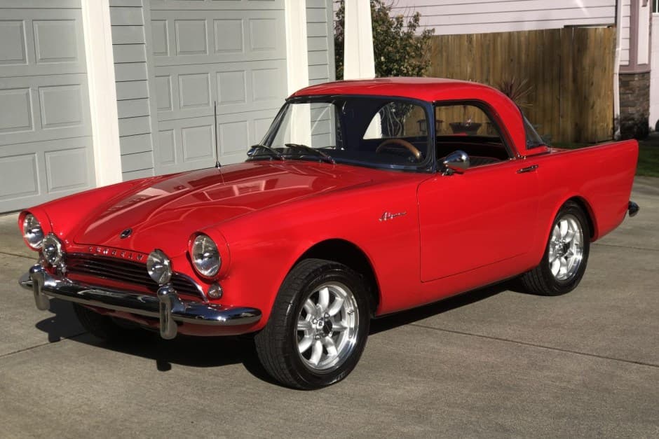 1961 Sunbeam Alpine sold for $33,000