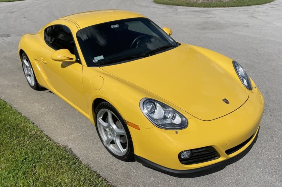 2011 Porsche 987 Cayman sold for $35,819