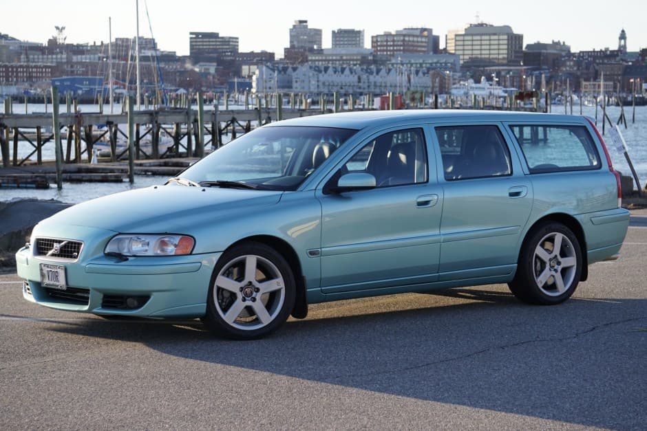 2005 Volvo V70R sold for $22,000